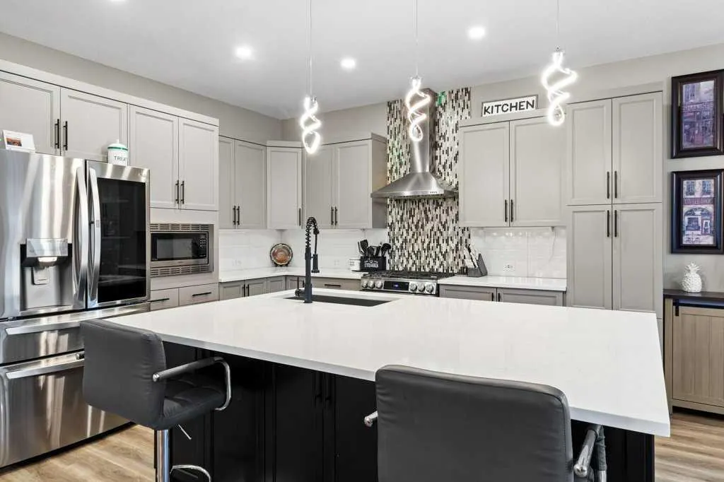 106 Hollman Close