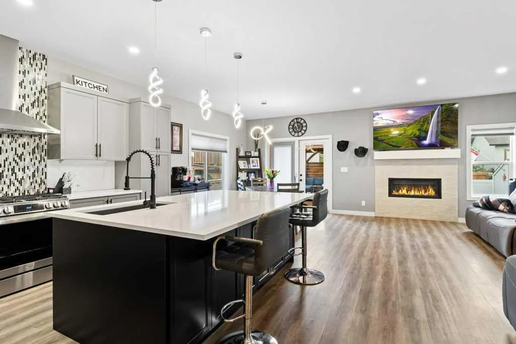 106 Hollman Close