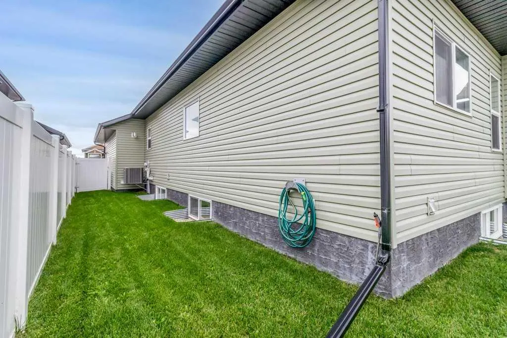 106 Hollman Close
