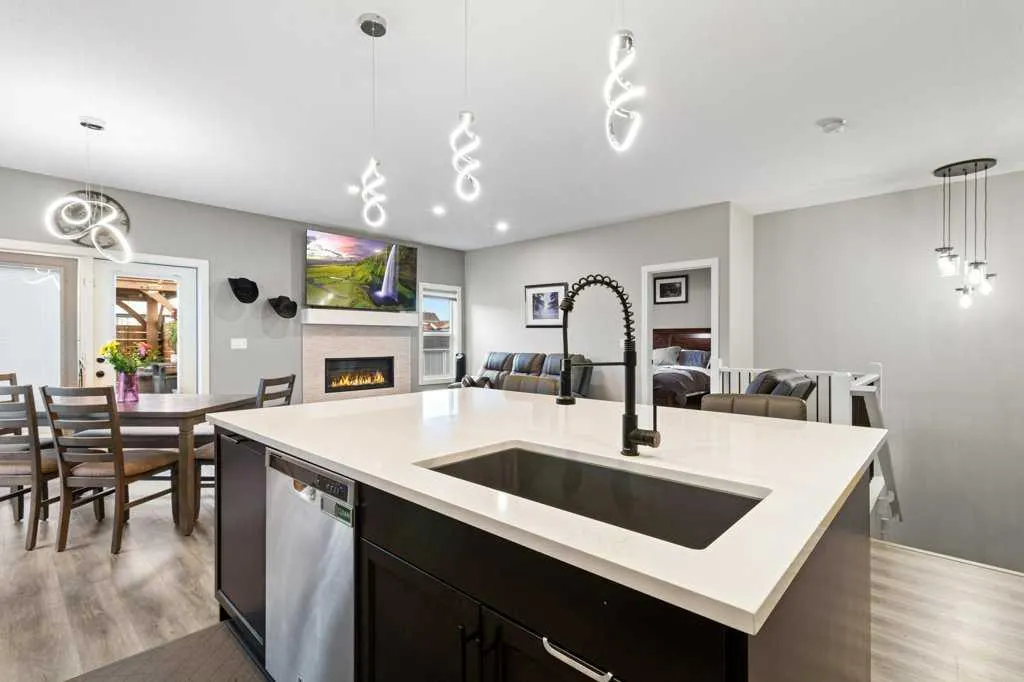 106 Hollman Close