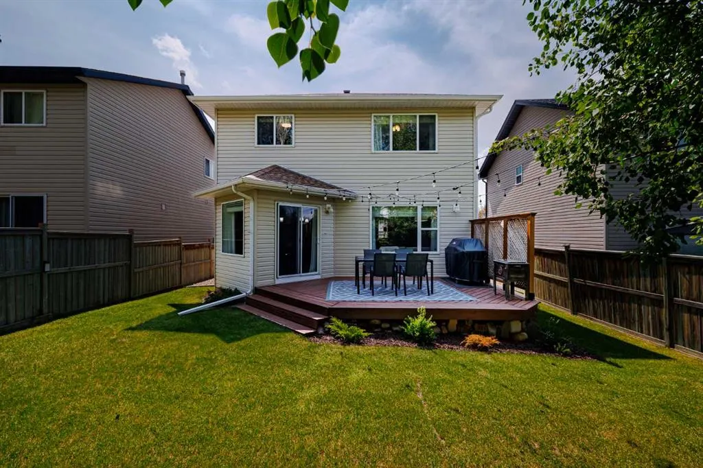 154 Rocky Ridge Close NW