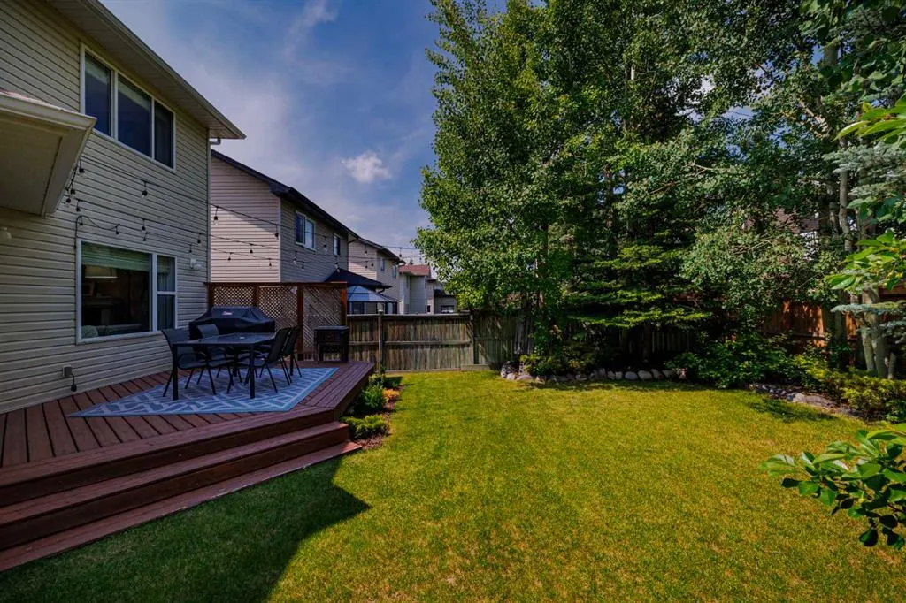 154 Rocky Ridge Close NW