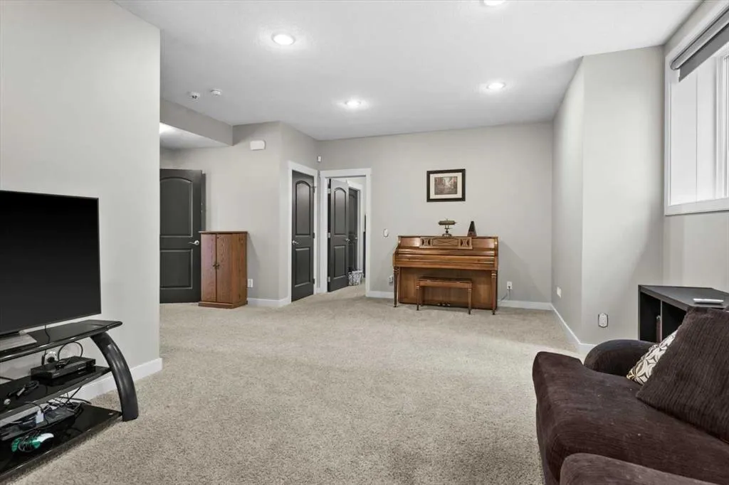 56 Rockford Terrace NW