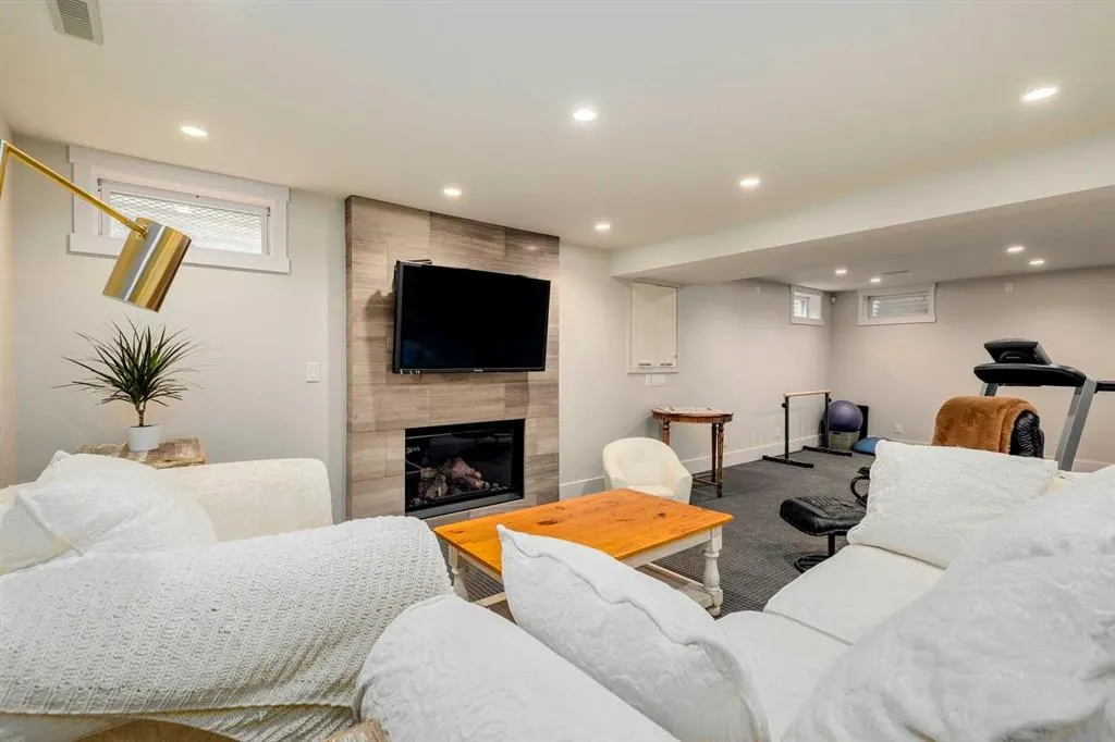 116 Bay View Drive SW