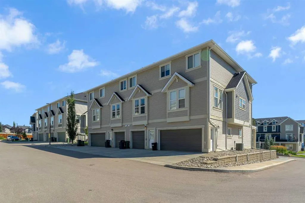 302 South Point Square SW