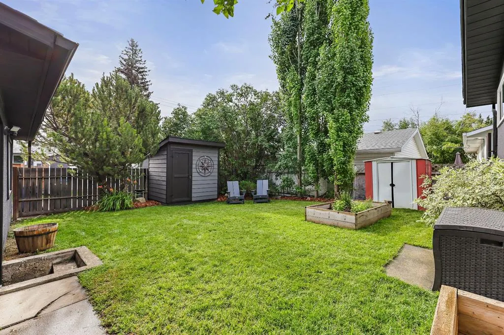 2608 Laurel Crescent SW
