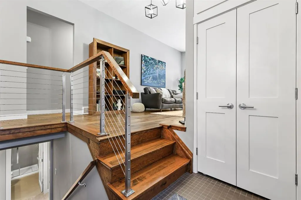 2608 Laurel Crescent SW