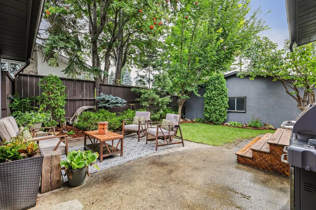 2608 Laurel Crescent SW
