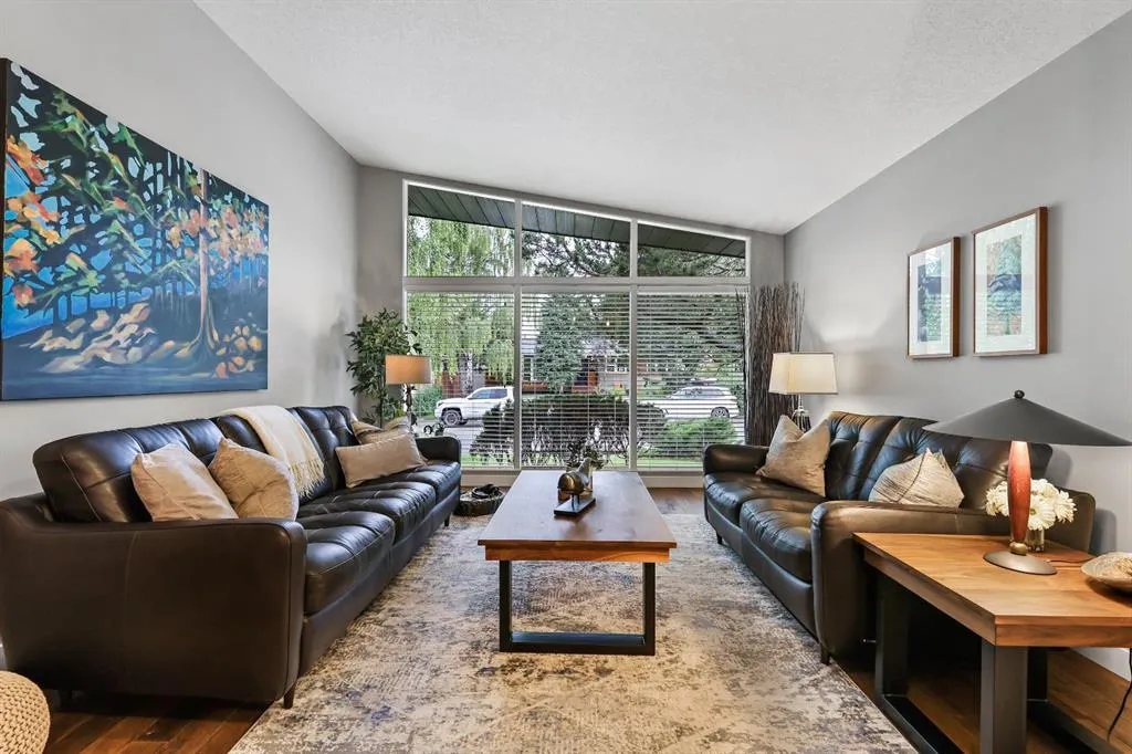 2608 Laurel Crescent SW
