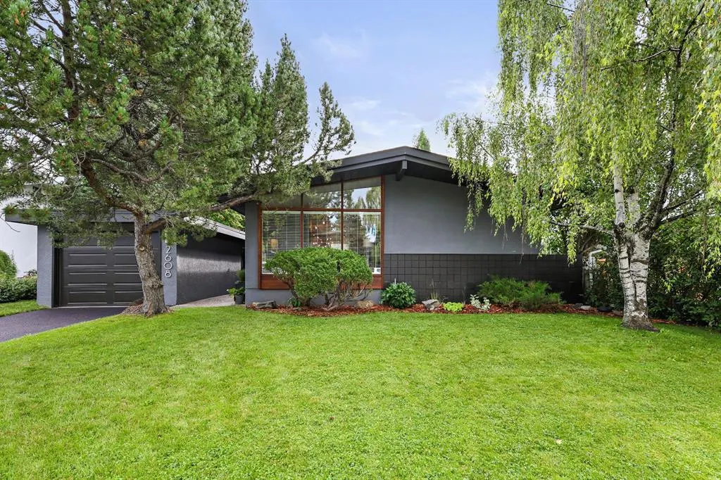 2608 Laurel Crescent SW