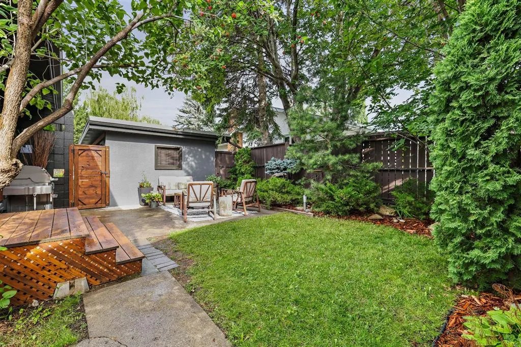 2608 Laurel Crescent SW