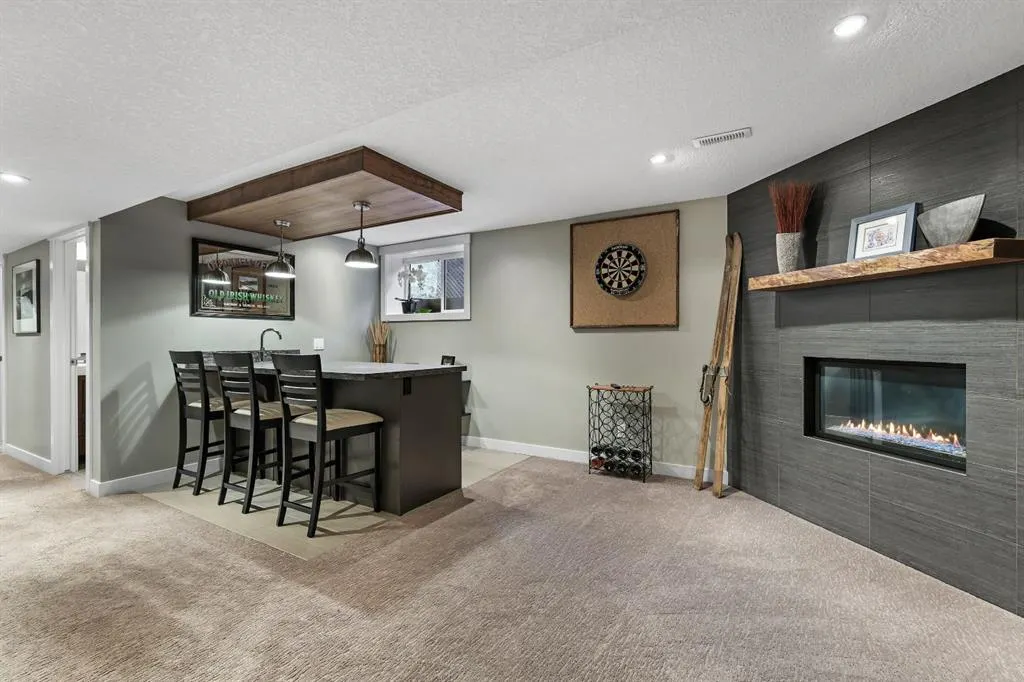 2608 Laurel Crescent SW