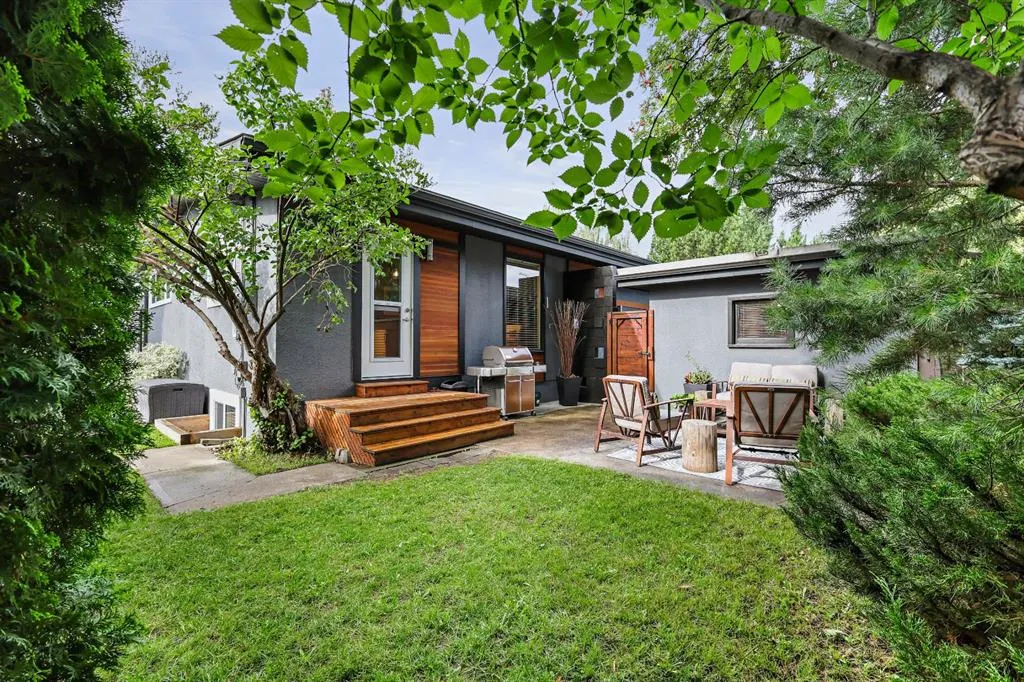 2608 Laurel Crescent SW