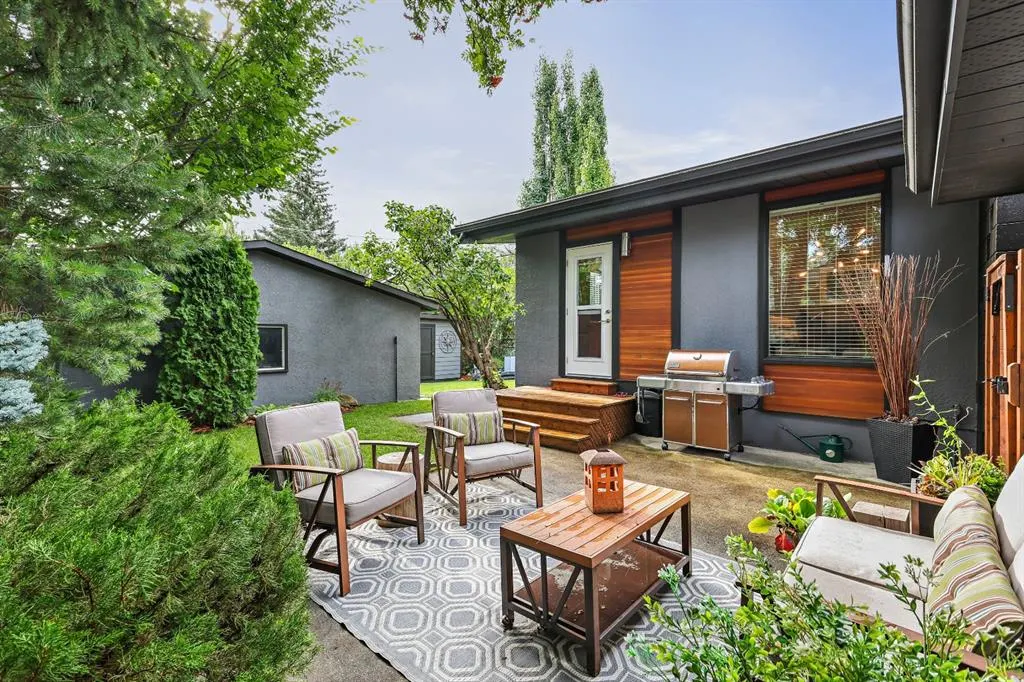 2608 Laurel Crescent SW