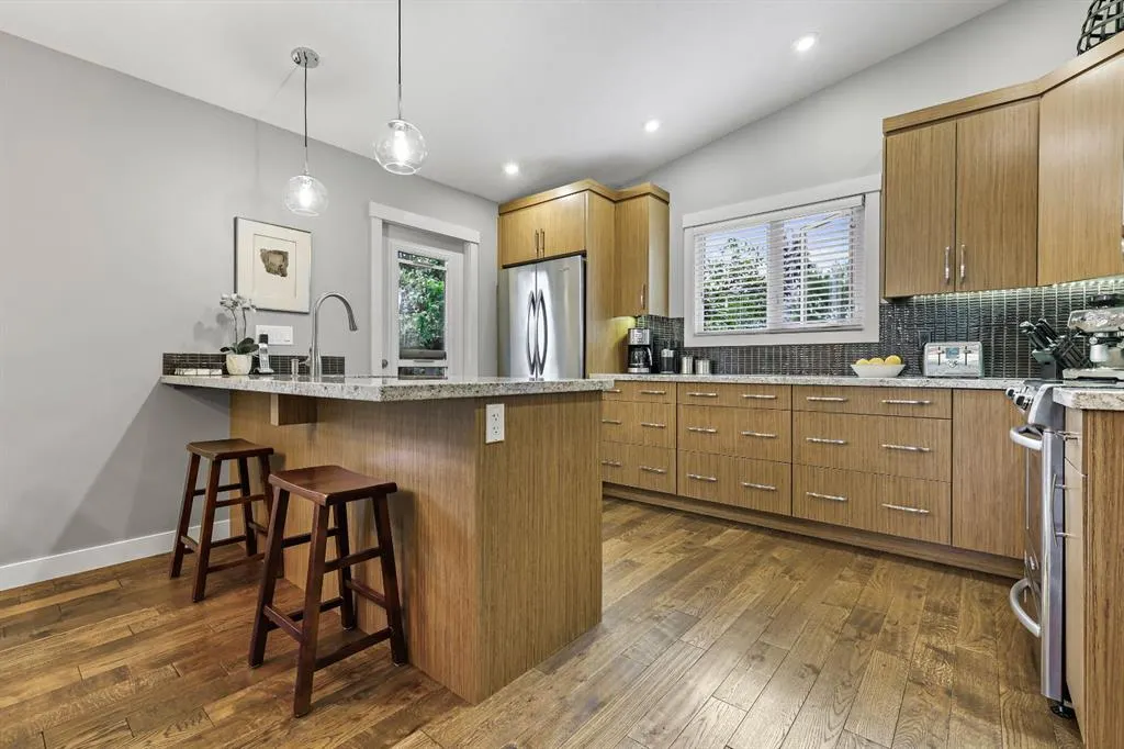 2608 Laurel Crescent SW