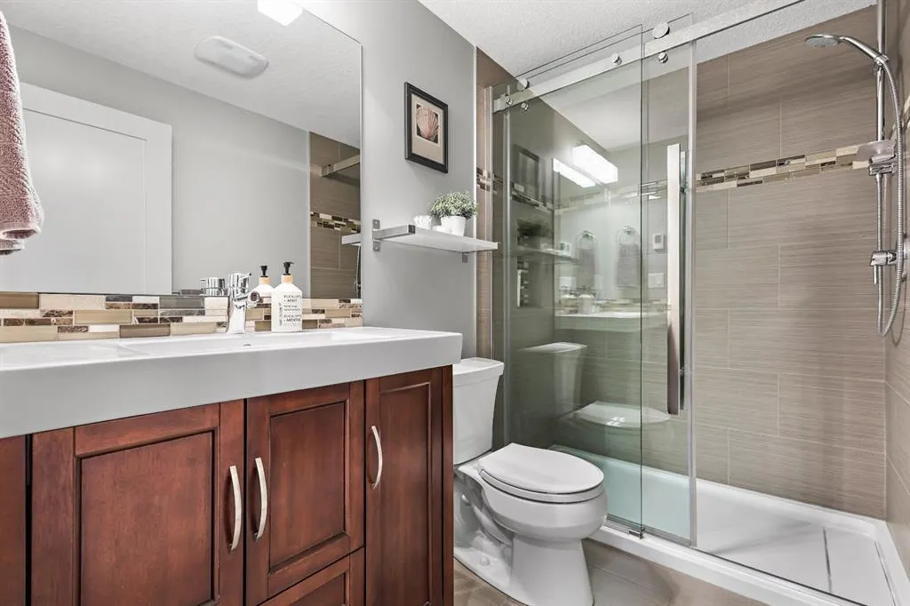 2608 Laurel Crescent SW