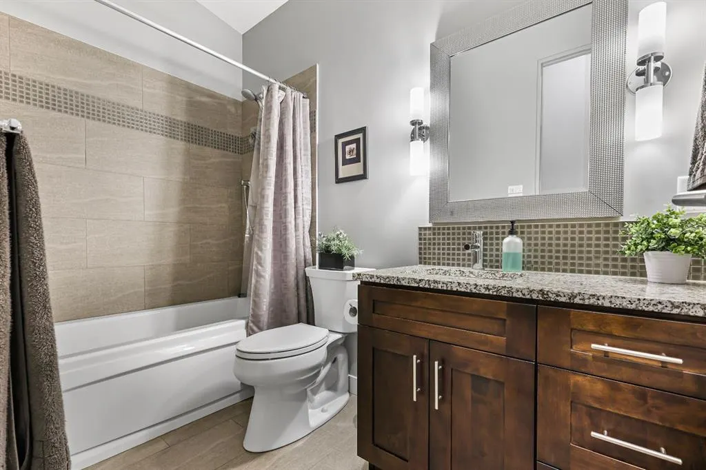 2608 Laurel Crescent SW