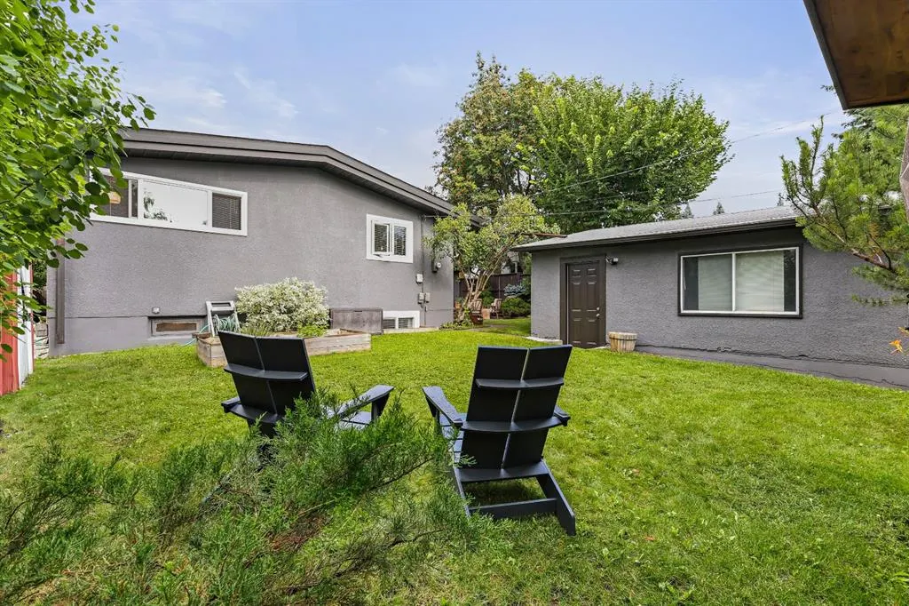 2608 Laurel Crescent SW