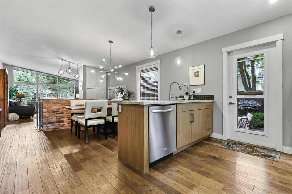 2608 Laurel Crescent SW
