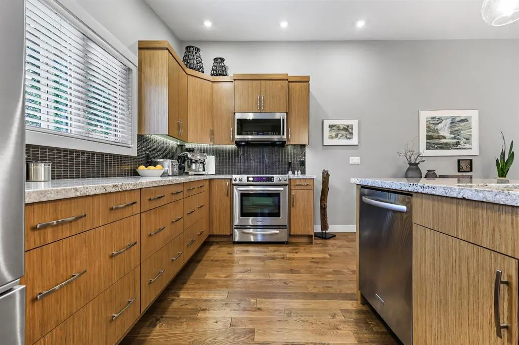 2608 Laurel Crescent SW