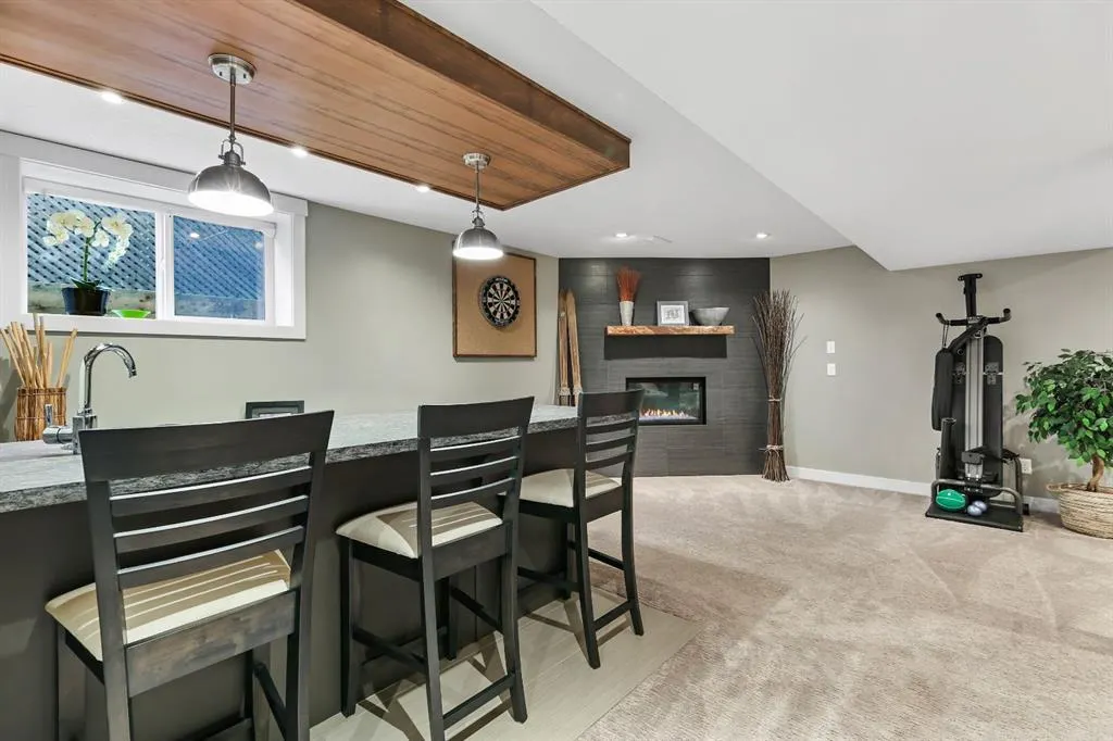 2608 Laurel Crescent SW