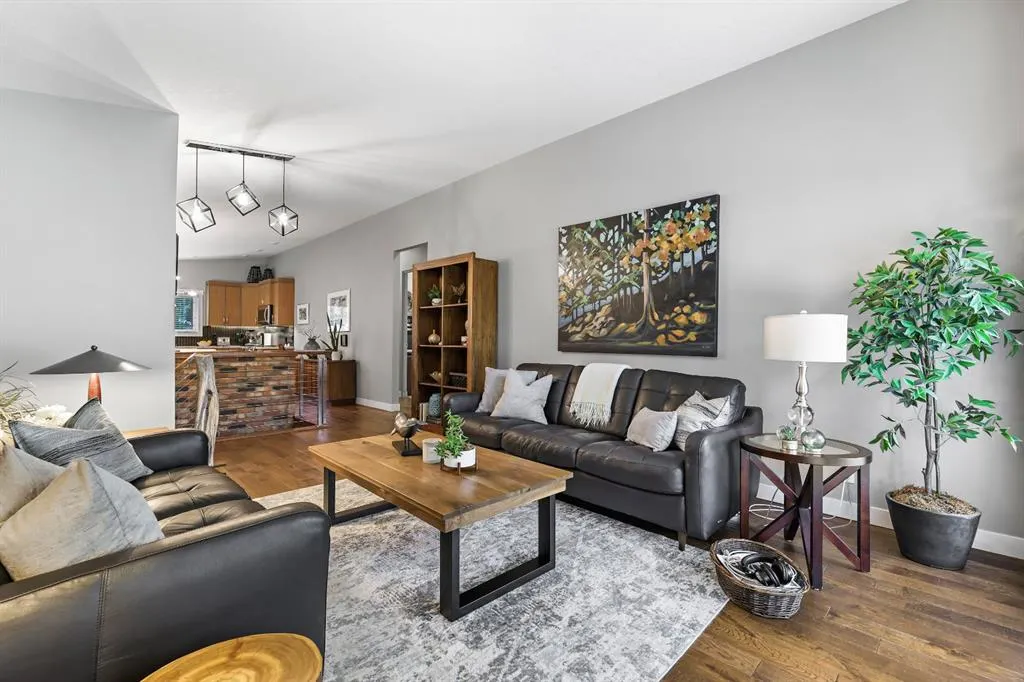 2608 Laurel Crescent SW
