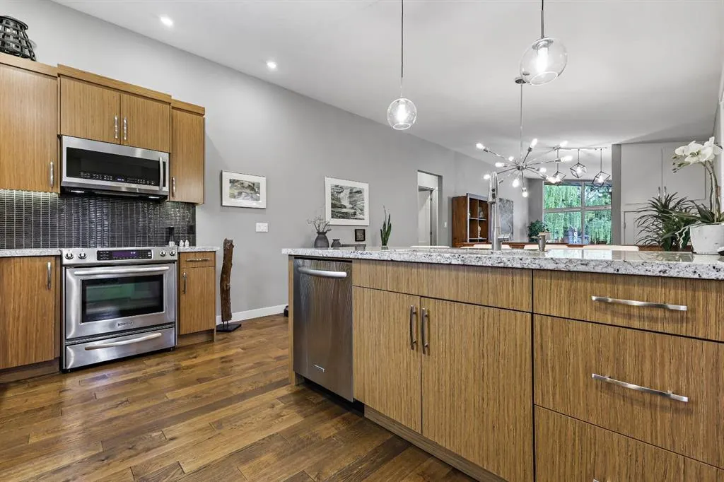 2608 Laurel Crescent SW