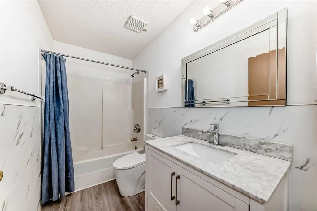 372 Arbour Grove Close NW