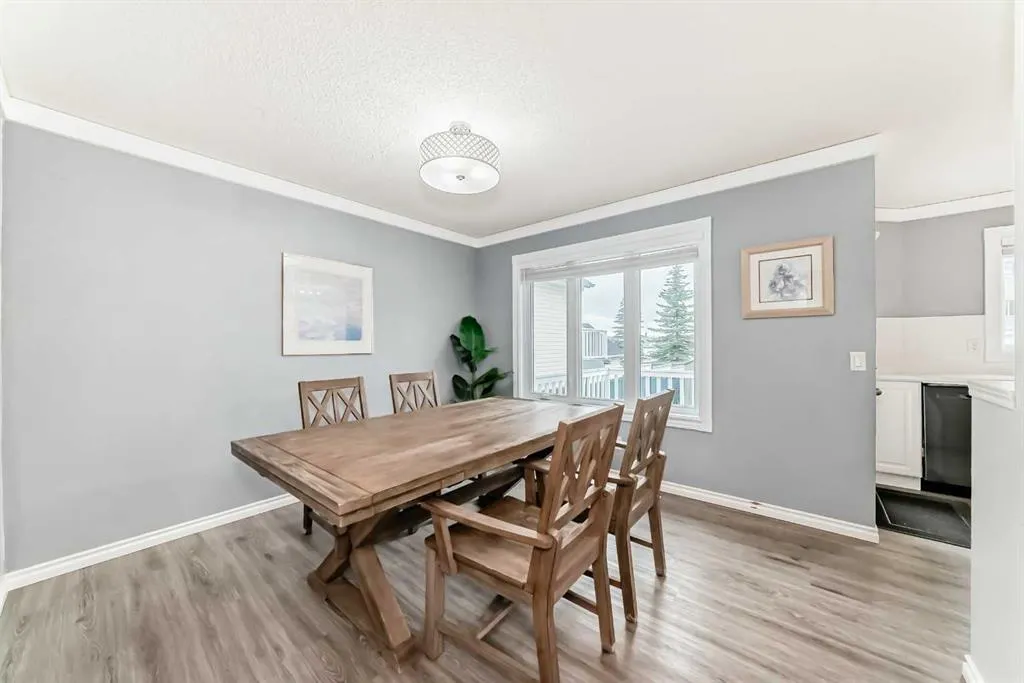372 Arbour Grove Close NW