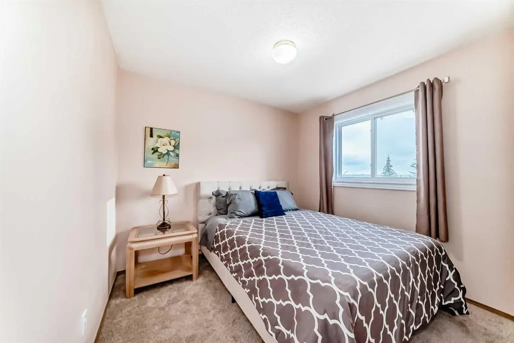 372 Arbour Grove Close NW