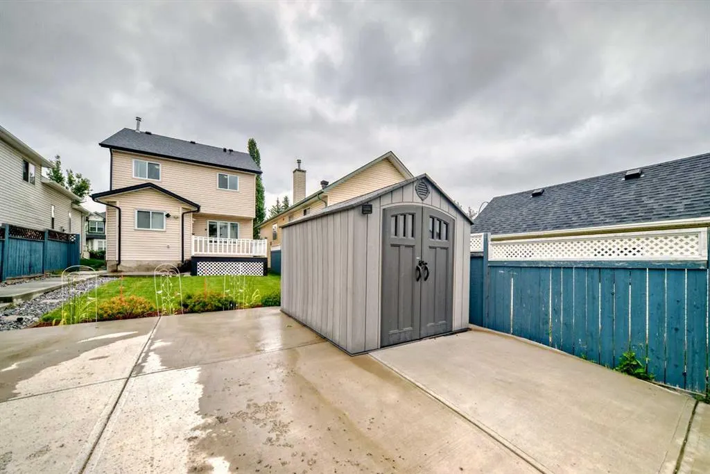 372 Arbour Grove Close NW