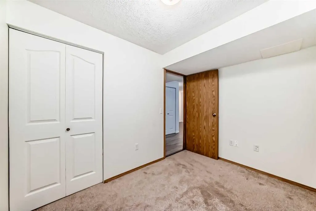 372 Arbour Grove Close NW