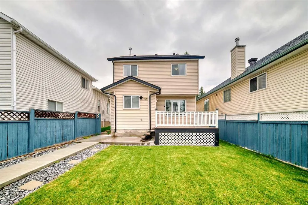 372 Arbour Grove Close NW