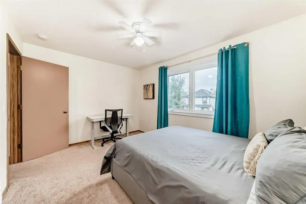 372 Arbour Grove Close NW