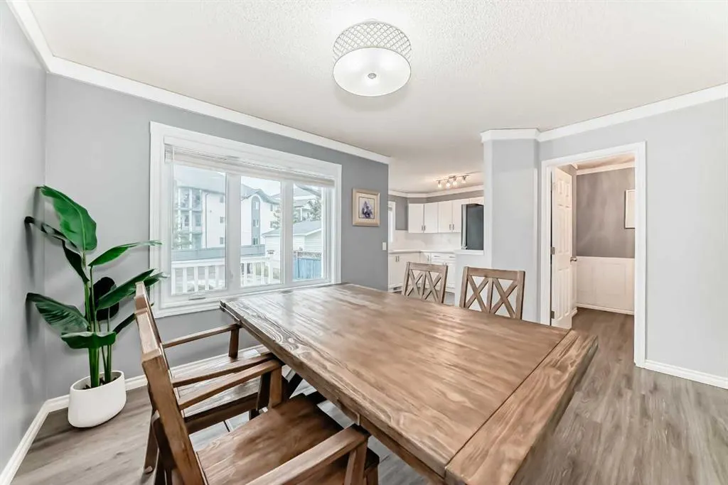 372 Arbour Grove Close NW