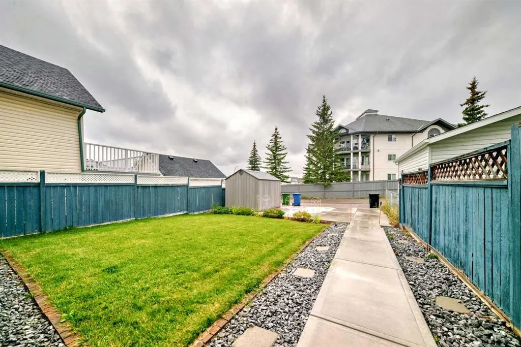 372 Arbour Grove Close NW