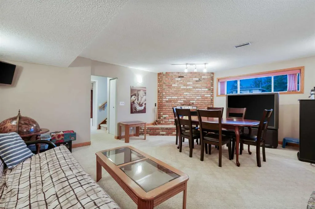 147 Whitehorn Road NE