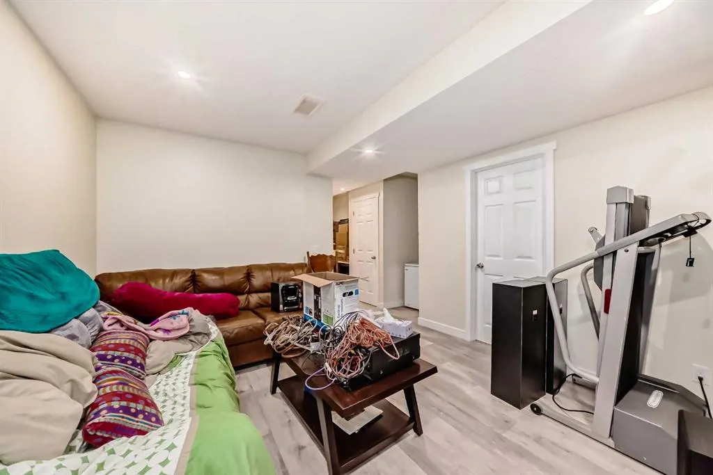9 Copperpond Avenue SE