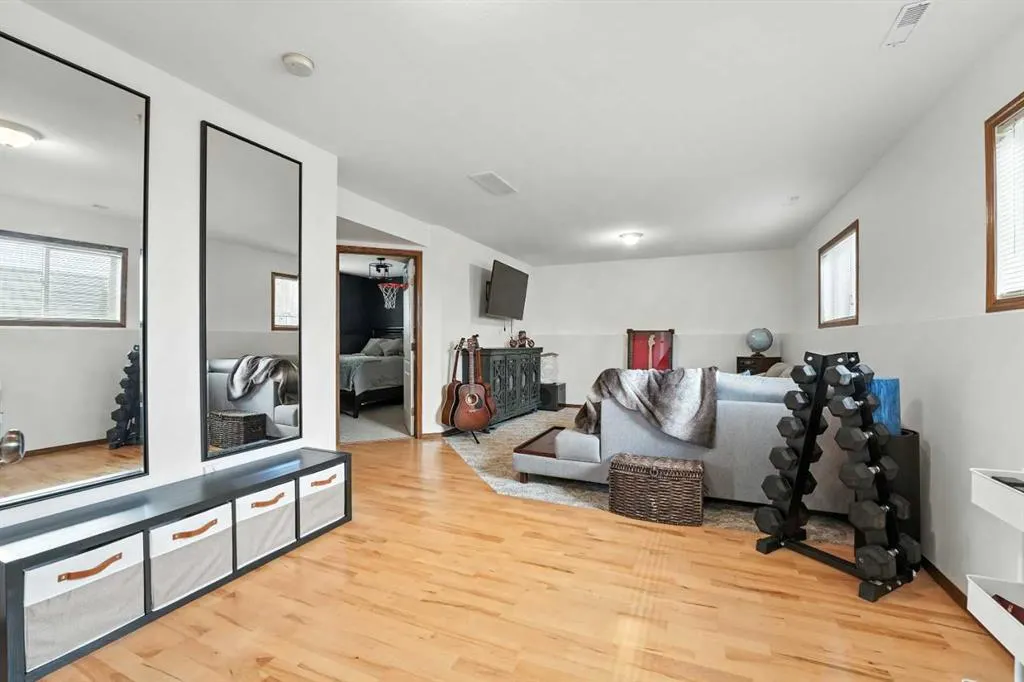 28 Lanterman Close