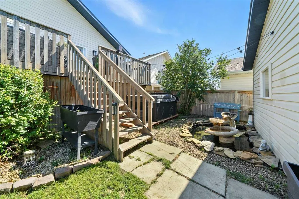 28 Lanterman Close