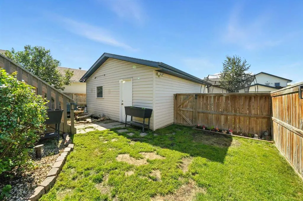 28 Lanterman Close
