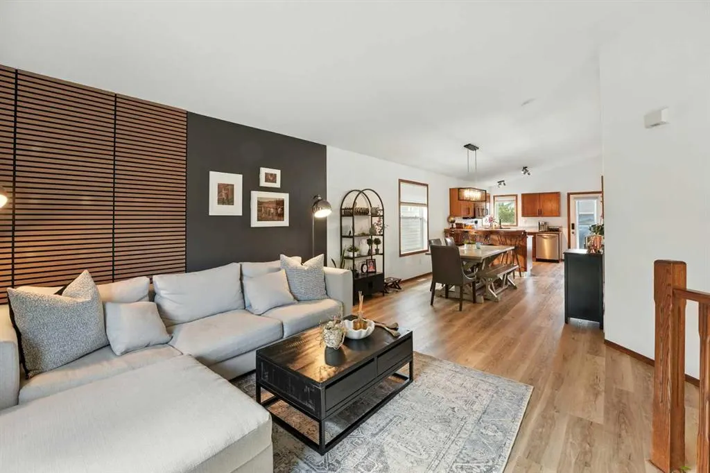 28 Lanterman Close