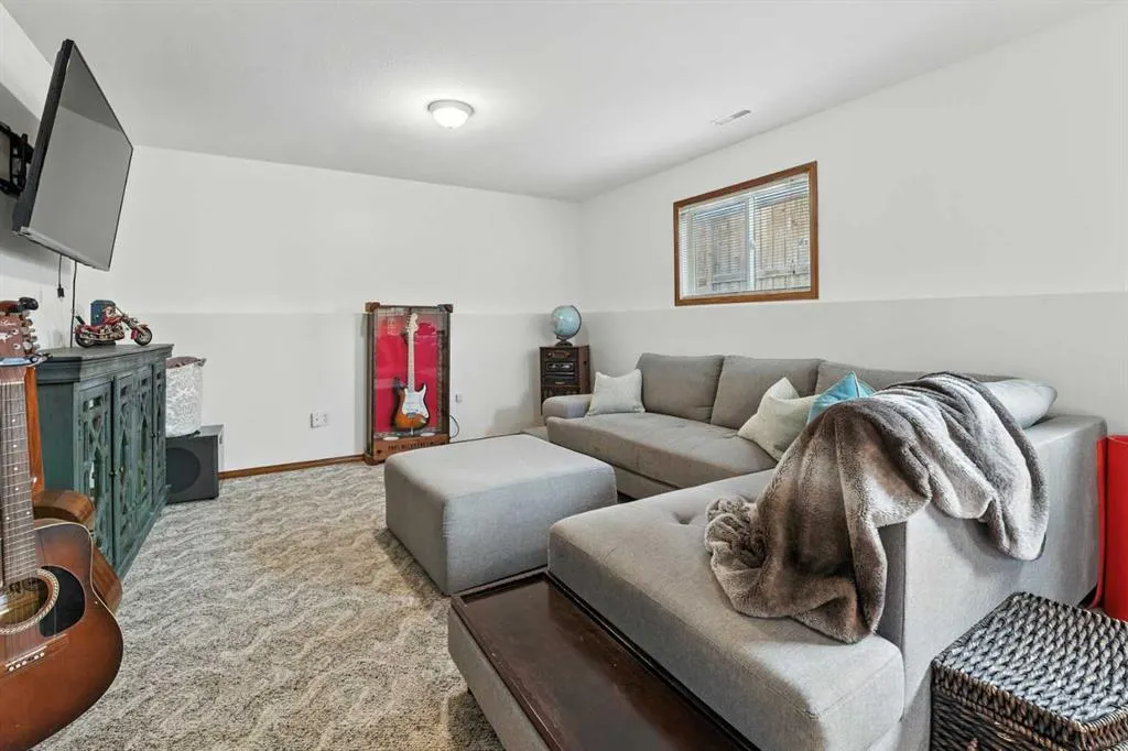 28 Lanterman Close