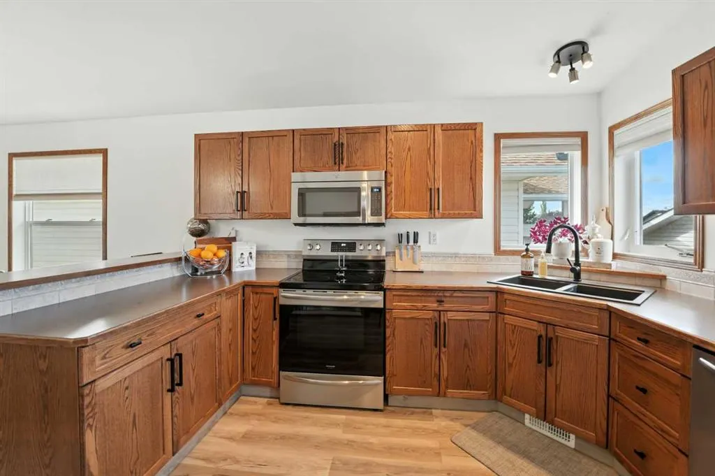 28 Lanterman Close