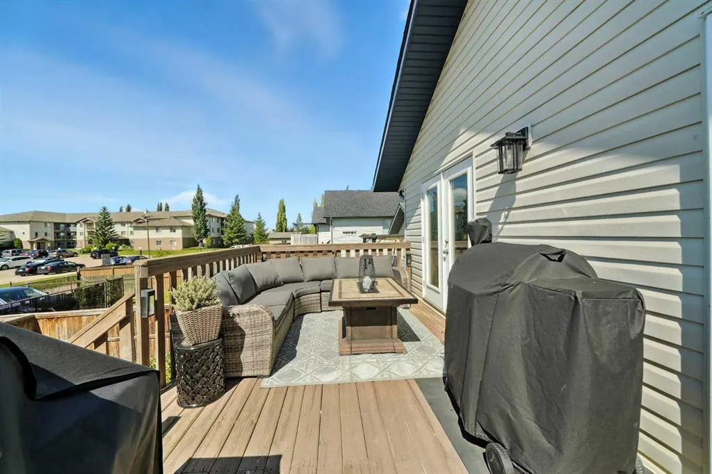 28 Lanterman Close