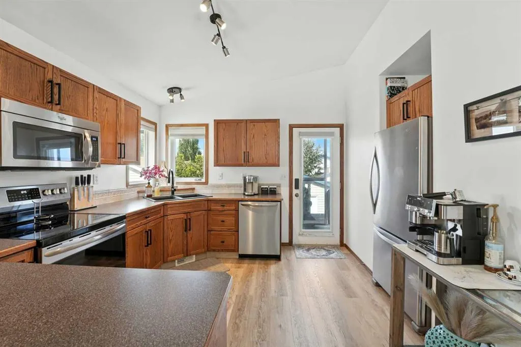 28 Lanterman Close