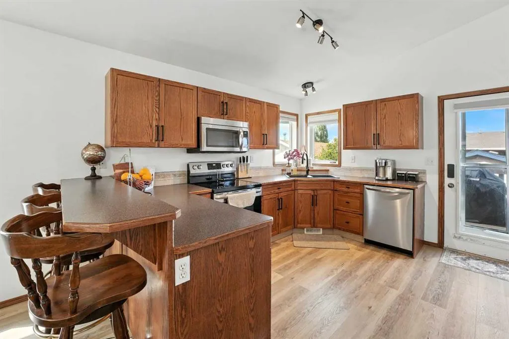 28 Lanterman Close