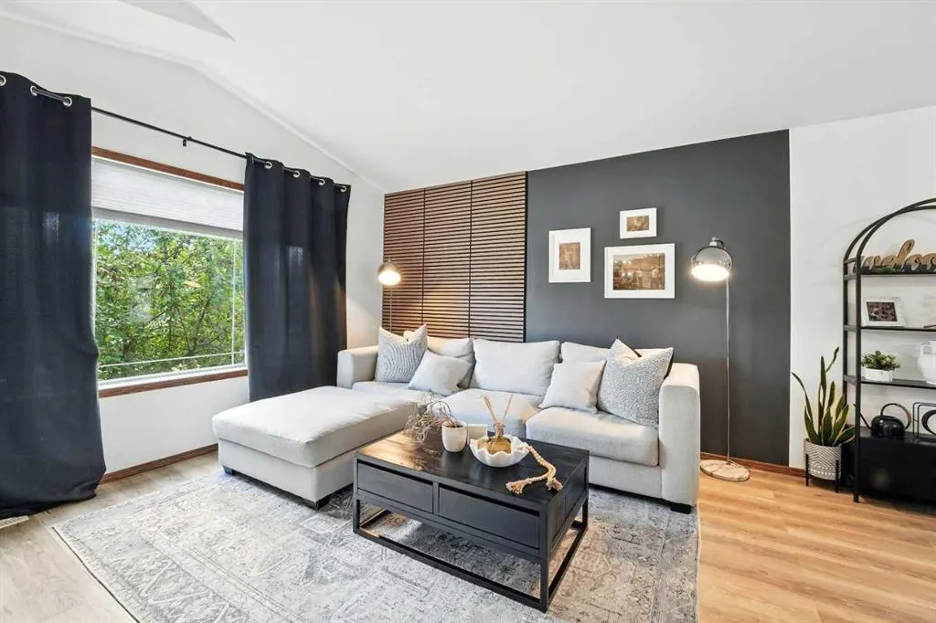 28 Lanterman Close