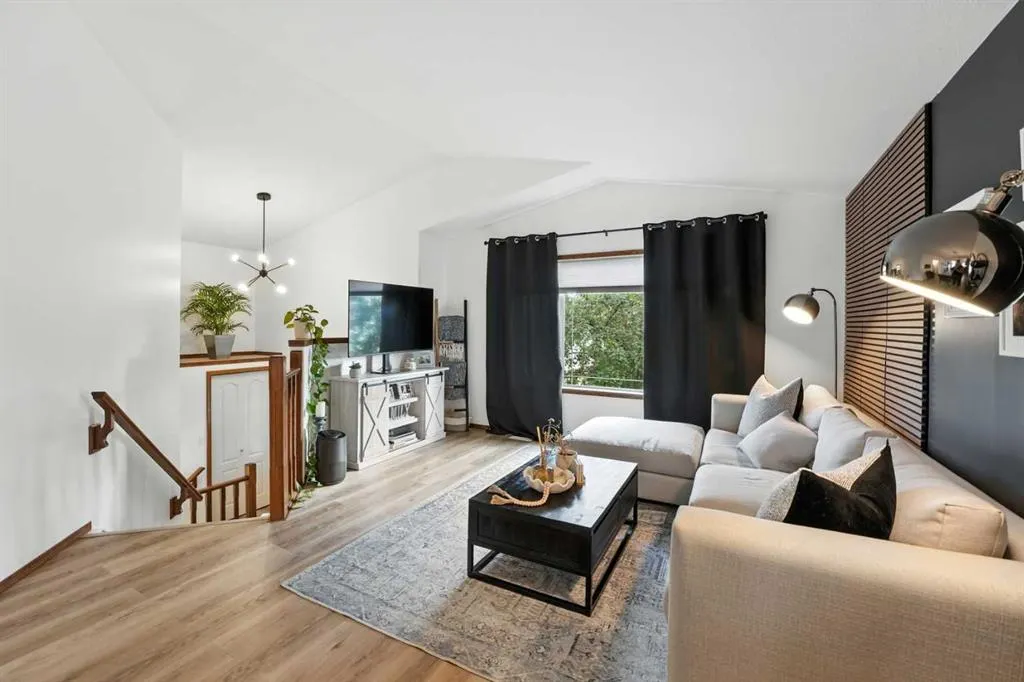 28 Lanterman Close