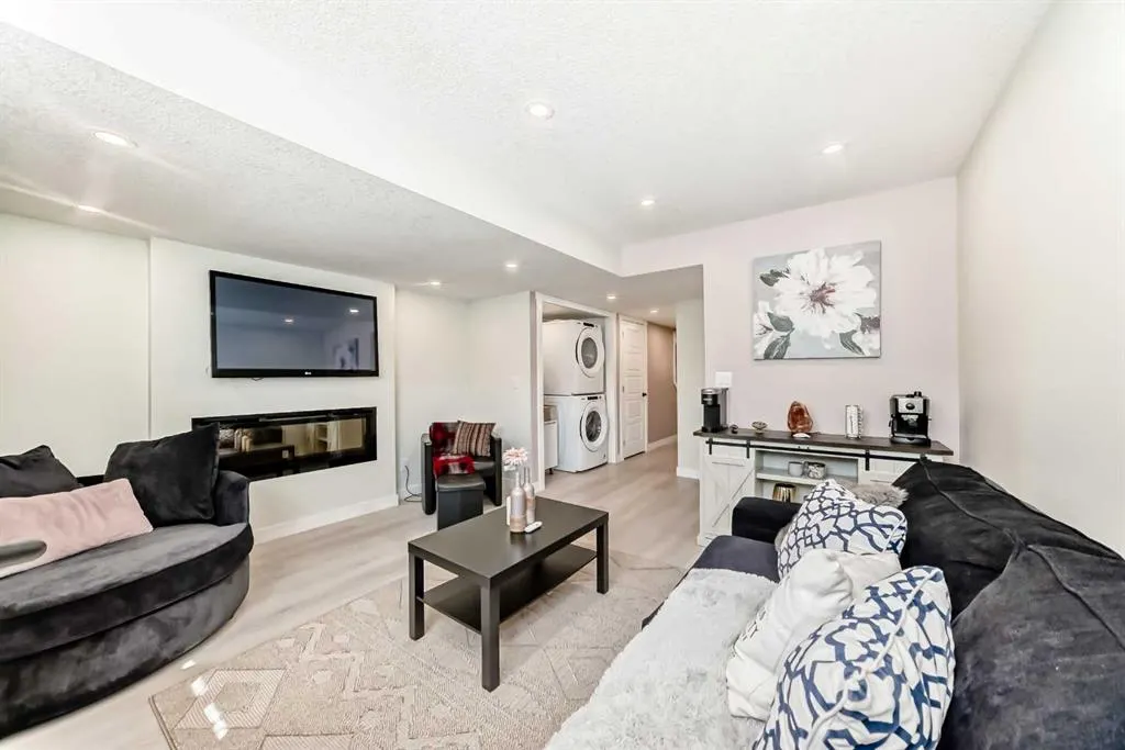 154 Chinook Gate Boulevard